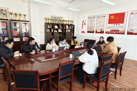  深化东西协作   助力教师成长