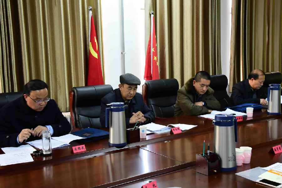 1.学院党委副书记、院长马绍武主持会议.JPG
