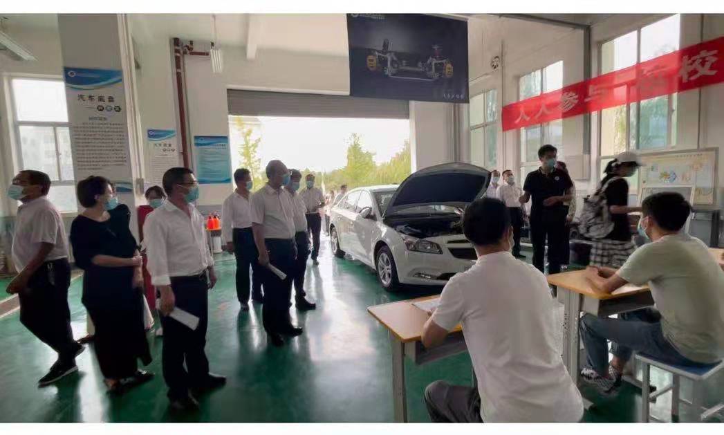 汽车工程系组织教师举行开学前防疫演练