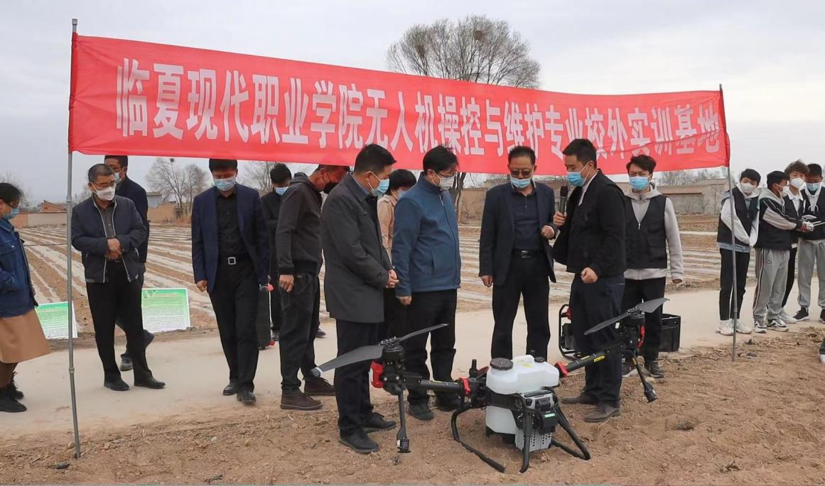临职院无人机专业校外实践助力农耕生产