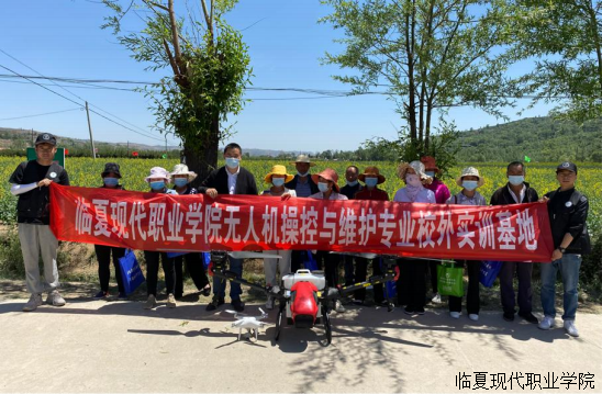 机电工程系无人机专业助力中耕植保机械化示范演示活动