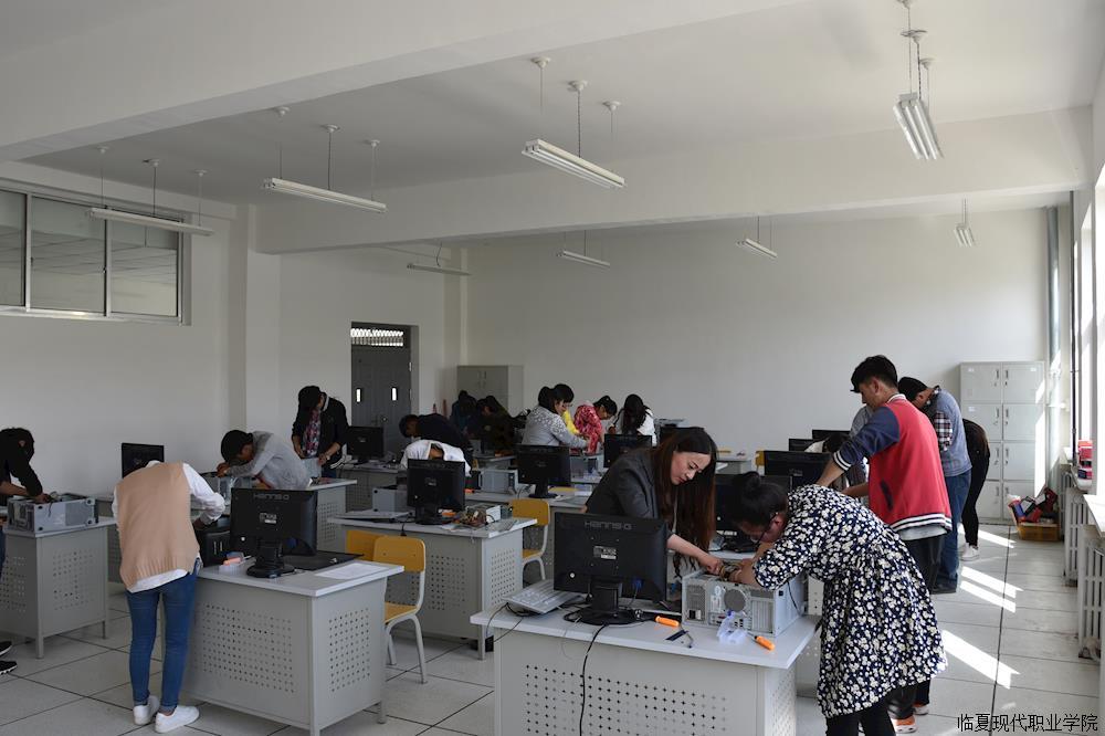 计算机系学生实训